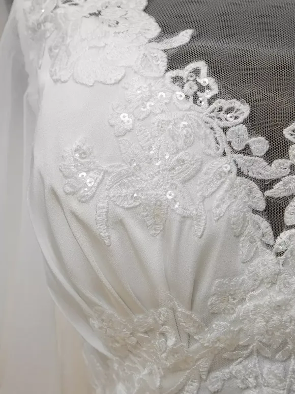 Robe de mariée simple en dentelle avec décolleté illusion et manches courtes robe de bal en dentelle 40 cm