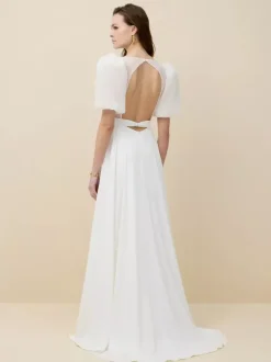 Robe de mariée simple en satin col bijou manches courtes ceinture coupe trapèze