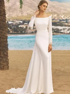 Robe de mariée simple en satin col bateau manche longue dos en dentelle boutonné à traîne