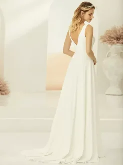 Robe de mariée simple en tissu satiné col en V sans manches à petite traîne