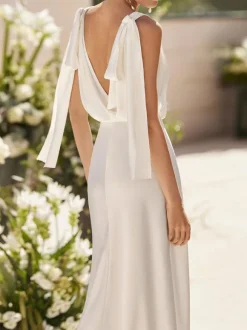 Robe de mariée simple en tissu satiné col en V sans manches robes de mariée A-ligne personnalisation gratuite