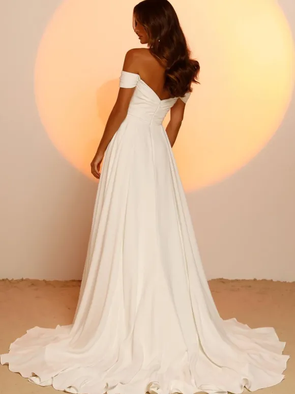 Robe de mariée simple en tissu satiné col en c艙ur sans manches ligne a