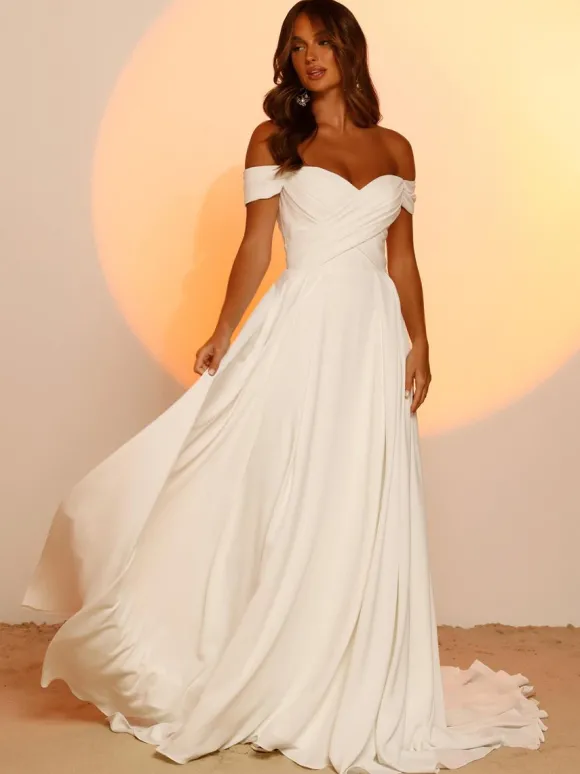 Robe de mariée simple en tissu satiné col en c艙ur sans manches ligne a