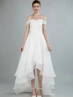 Robe de mariée simple hors de l'épaule en dentelle haut-bas jupe asymétrique en organza Robe de mariage