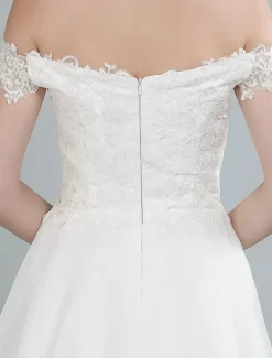 Robe de mariée simple hors de l'épaule en dentelle haut-bas jupe asymétrique en organza Robe de mariage