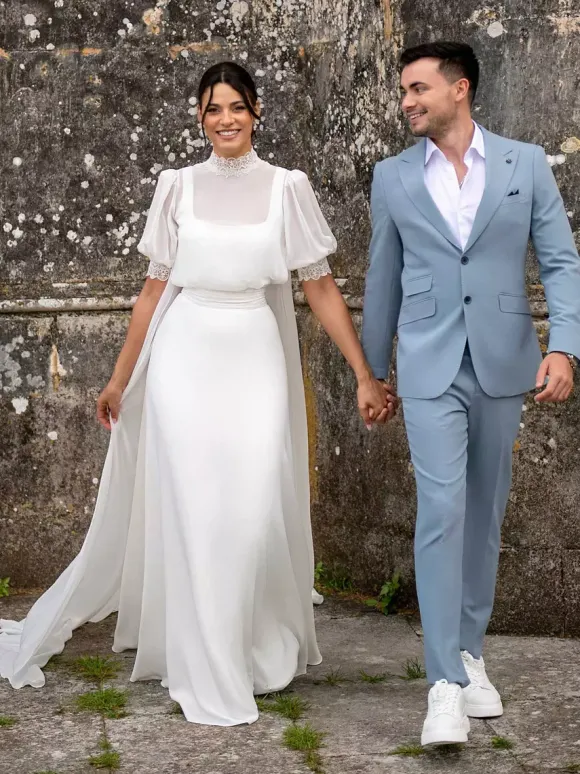 Robe de mariée simple robe de bal col bijou manches courtes volants 30 cm