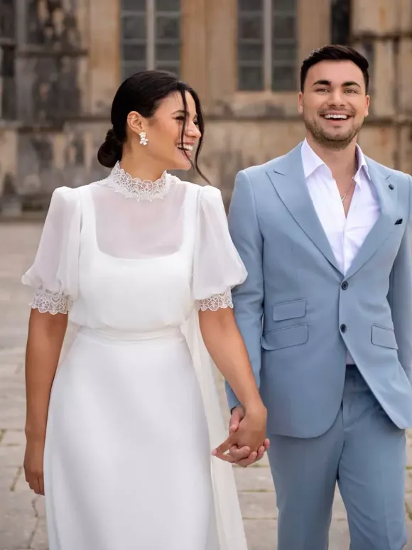 Robe de mariée simple robe de bal col bijou manches courtes volants 30 cm