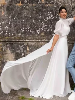 Robe de mariée simple robe de bal col bijou manches courtes volants 30 cm