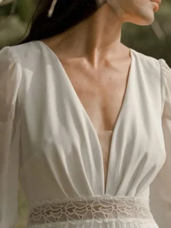 Robe de mariée simple robe de mariage col V manche longue jupe fendue au sol