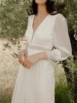 Robe de mariée simple robe de mariage col V manche longue jupe fendue au sol