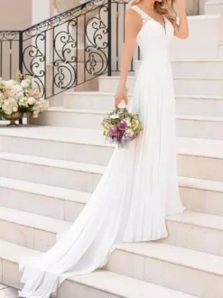 Robe de mariée simple sans manche col V boutonné sur dos à traîne