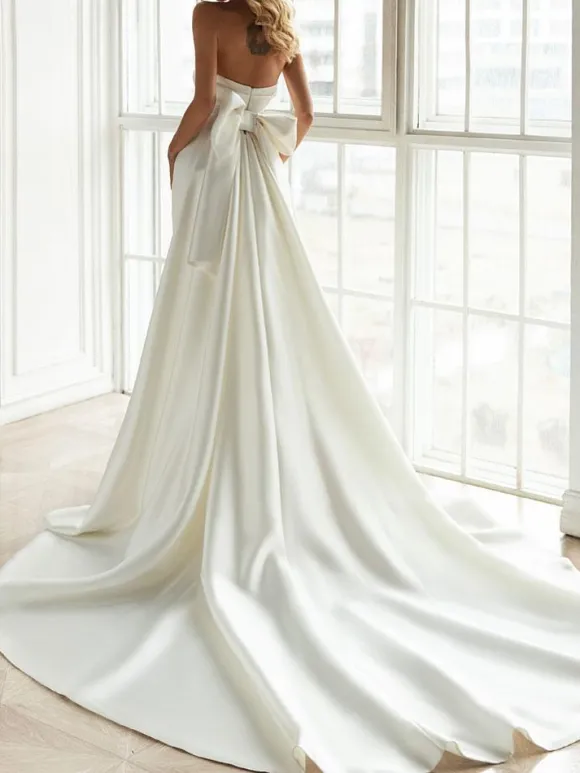 Robe de mariée sirène robe de mariage en satin bustier noeud sur dos à traîne