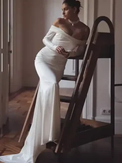 Robe de mariée sirène vintage bustier manche longue zip sur dos à petite traîne