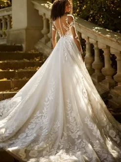 Robe de mariée trapèze avec traîne col en V manches longues taille naturelle dentelle robes de mariée en tulle