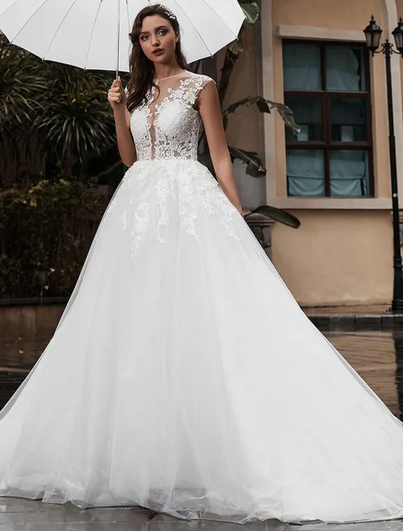 Robe de mariée trapèze blanche en tulle col rond boutonné sur dos à traîne robe de mariage