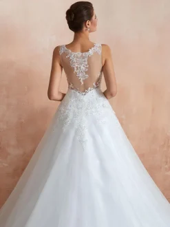 Robe de mariée trapèze blanche en tulle col V dos transparent à traîne robe de mariage