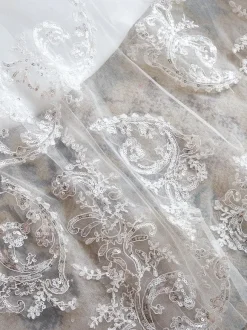 Robe de mariée trapèze blanche en tulle col V dos transparent à traîne robe de mariage