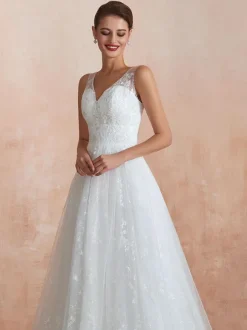 Robe de mariée trapèze ivoire en tulle col V zip sur dos à traîne robe de mariage