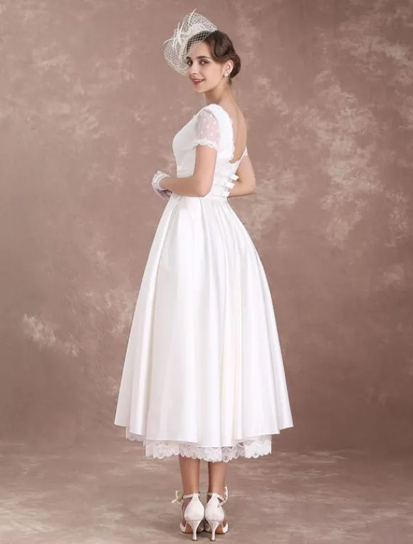 robe de mariée vintage A-ligne à taille naturelle Tissu de satin en dentelle avec doublure et jupon