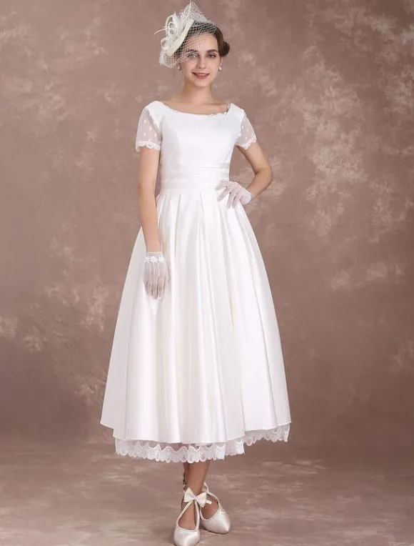robe de mariée vintage A-ligne à taille naturelle Tissu de satin en dentelle avec doublure et jupon