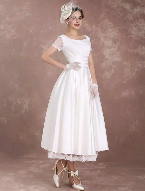 robe de mariée vintage A-ligne à taille naturelle Tissu de satin en dentelle avec doublure et jupon