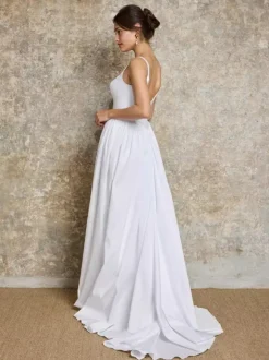 Robe de mariée vintage en satin à taille basque col carré sans manches plissée coupe trapèze simple