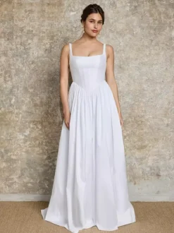 Robe de mariée vintage en satin à taille basque col carré sans manches plissée coupe trapèze simple