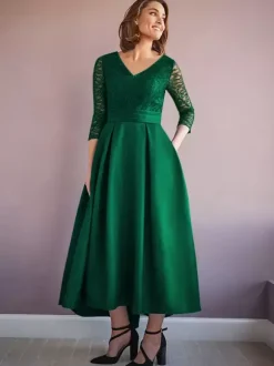 Robe de mère col en V demi-manches trapèze robes d'invitées de mariage perlées