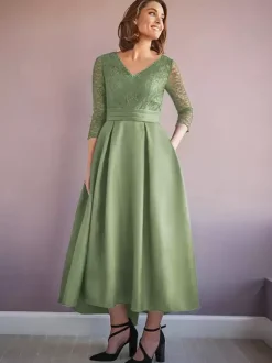 Robe de mère col en V demi-manches trapèze robes d'invitées de mariage perlées