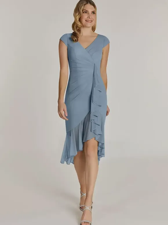 Robe de mère col en V manches courtes robes d'invitées de mariage plissées courtes
