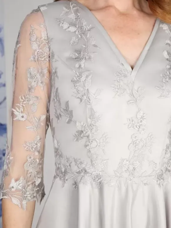 Robe de mère col en V manches 3/4 ligne a dentelle longueur thé robes d'invitées de mariage