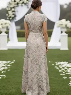Robe de mère décolleté travaillé manches courtes coupe trapèze ceinture robe d'invitée de mariage