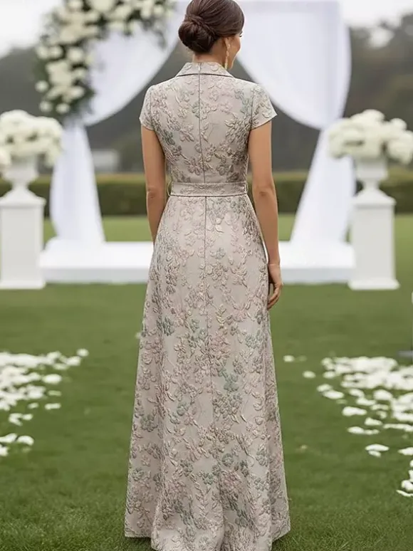 Robe de mère décolleté travaillé manches courtes coupe trapèze ceinture robe d'invitée de mariage