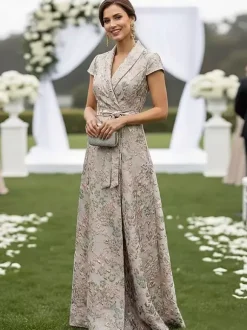 Robe de mère décolleté travaillé manches courtes coupe trapèze ceinture robe d'invitée de mariage