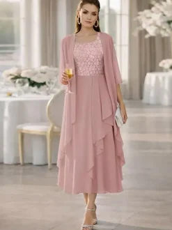 Robe de mère de la mariée deux pièces col rond manches mi-longues coupe trapèze dentelle longueur thé idéale pour un mariage ou une réception.