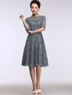 Robe de mère de mariée bleue en dentelle col bateau demie-manche longueur genou Robe d'invitée de mariage
