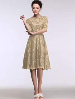 Robe de mère de mariée bleue en dentelle col bateau demie-manche longueur genou Robe d'invitée de mariage
