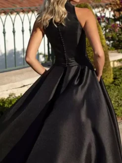 Robe de soirée A-Line Col en V Tissu satiné avec poches de train Robes de soirée formelles