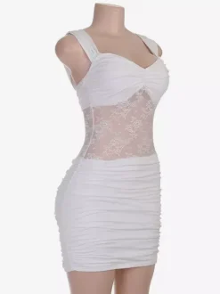 Robe de soirée blanche moulante mini en dentelle froncée et résille bretelles spaghetti décolleté plongeant robe de club