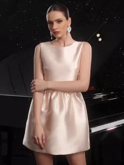 Robe de soirée courte en satin champagne sans manches avec n艙ud dans le dos 2026