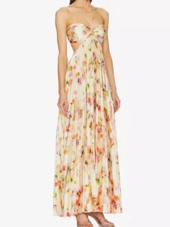 Robe de soirée longue à bretelles spaghetti et dos nu imprimé floral style bohème idéale pour l'été et la plage.