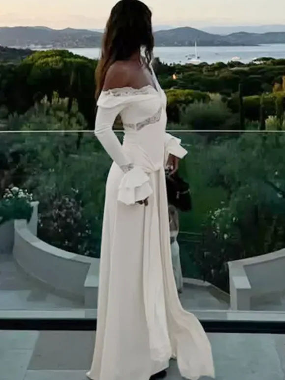 Robe de soirée longue à épaules dénudées bordure en dentelle manches évasées décolleté plongeant robe sirène moulante