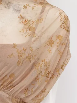 Robe de soirée longue abricot clair col montant plissée manches courtes imprimée