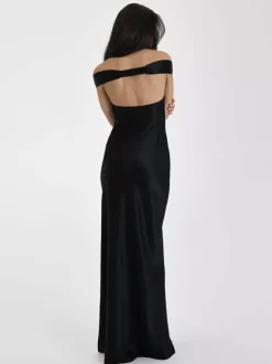 Robe de soirée longue beige à col en V épaules dénudées et dos nu élégante et semi-formelle idéale pour l'été.