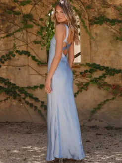 Robe de soirée longue bleu royal à bretelles col sans manches dos nu sexy et semi-formelle