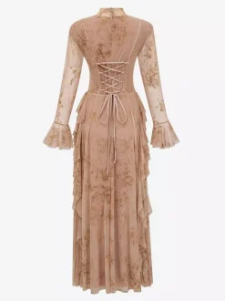 Robe de soirée longue marron foncé à col montant et manches longues évasées imprimé floral.