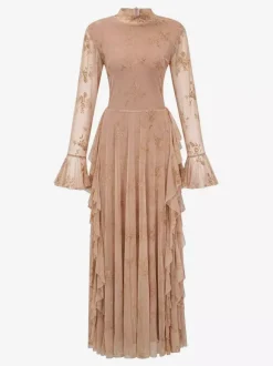 Robe de soirée longue marron foncé à col montant et manches longues évasées imprimé floral.