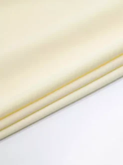 Robe de soirée longue maxi élégante pour femme dos nu froncée et fendue.
