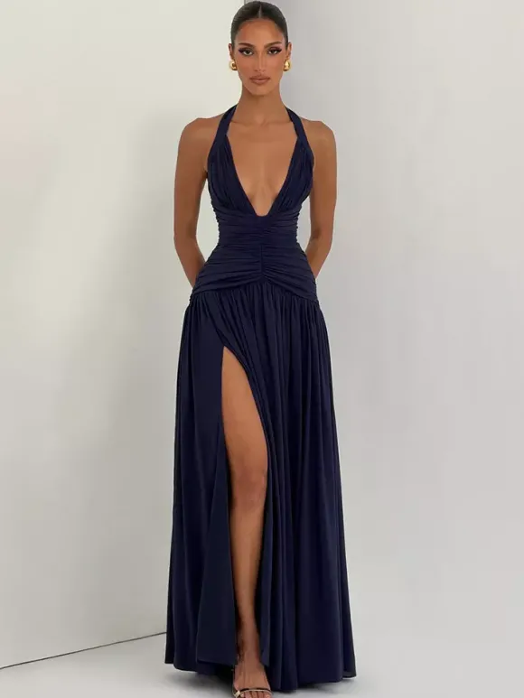 Robe de soirée longue maxi élégante pour femme dos nu froncée et fendue.
