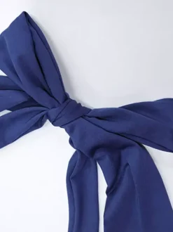 Robe de soirée longue maxi élégante pour femme dos nu froncée et fendue.